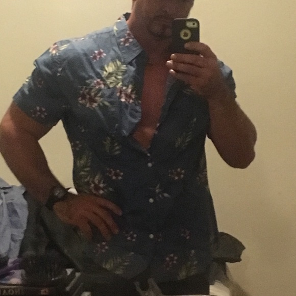 Fashion button up - Picture 2 of 4